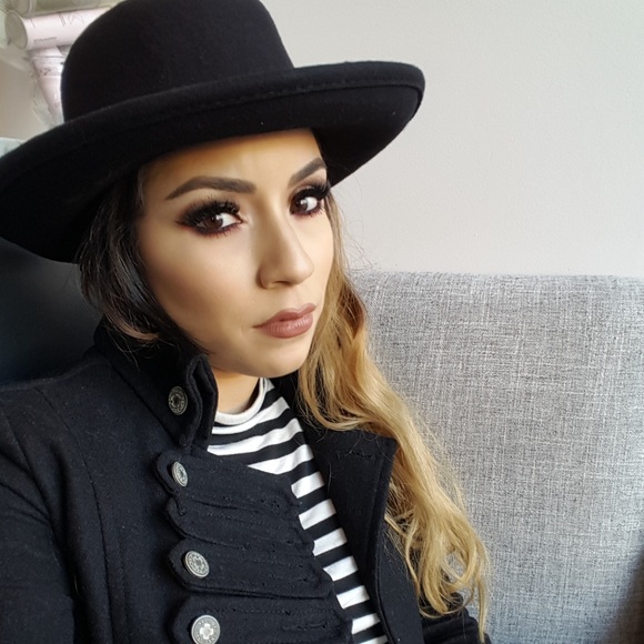 Meet your Posher, Silvia Posh Ambassador - Picture 2 of 3